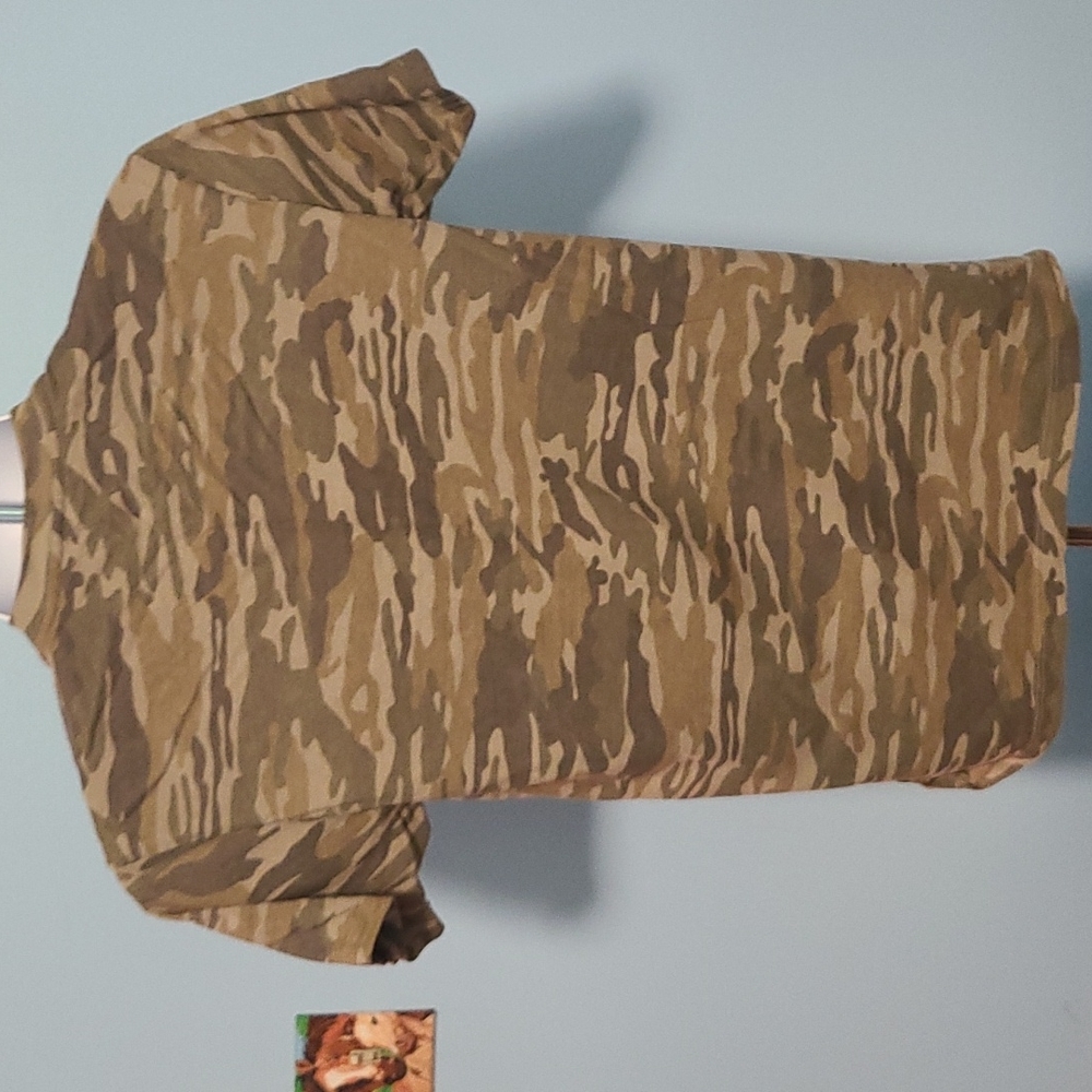 Men's Shirt - Picture 3 of 4